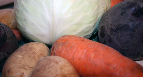 Зберігати овочі слід також у прохолодних, темних місцях, дотримуючись рекомендацій для того чи іншого продукту